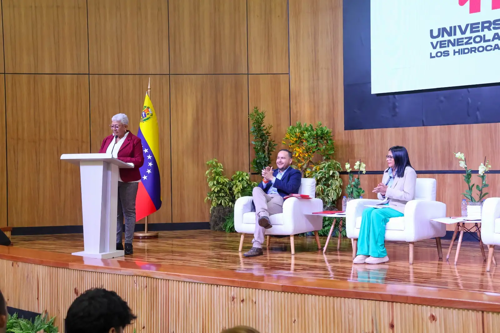 UNIVERSIDAD VENEZOLANA DE LOS HIDROCARBUROS